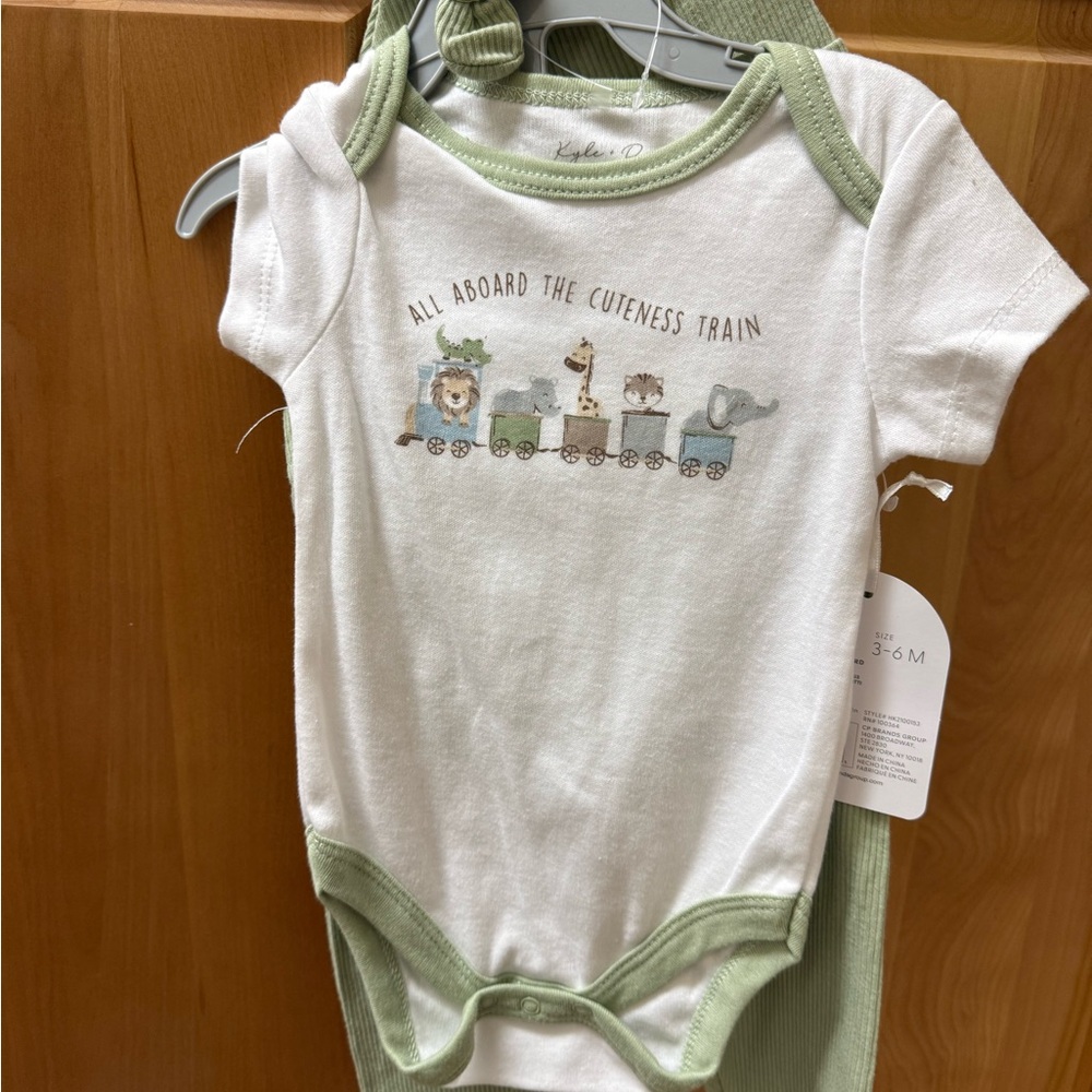 Kids Preferred Green and White Matching Set